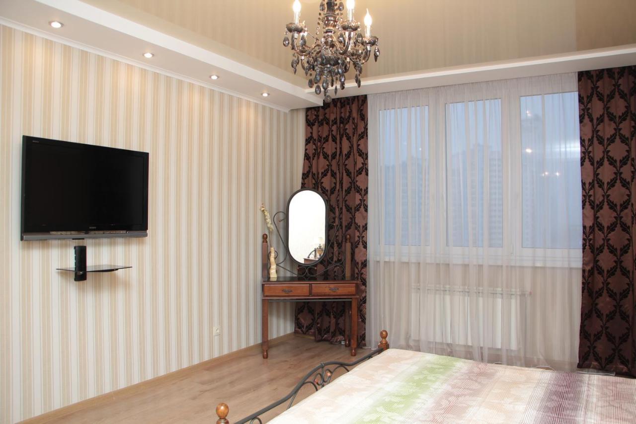 Panoramic View Lux Apartment On Metro Osokorky 키예프 외부 사진